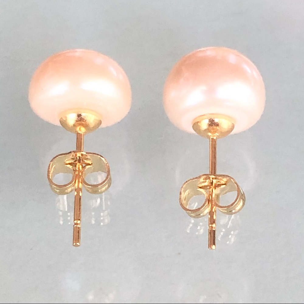 ❗️LAST ONE❗️Pink 10mm Freshwater Pearl 14kt Gold Stud Earrings - Picture 3 of 6